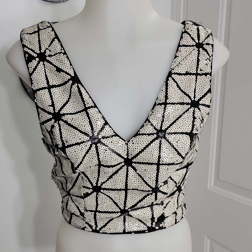 Bebe Geometric Halter Sequin Sleeveless Crop Top - Black and White